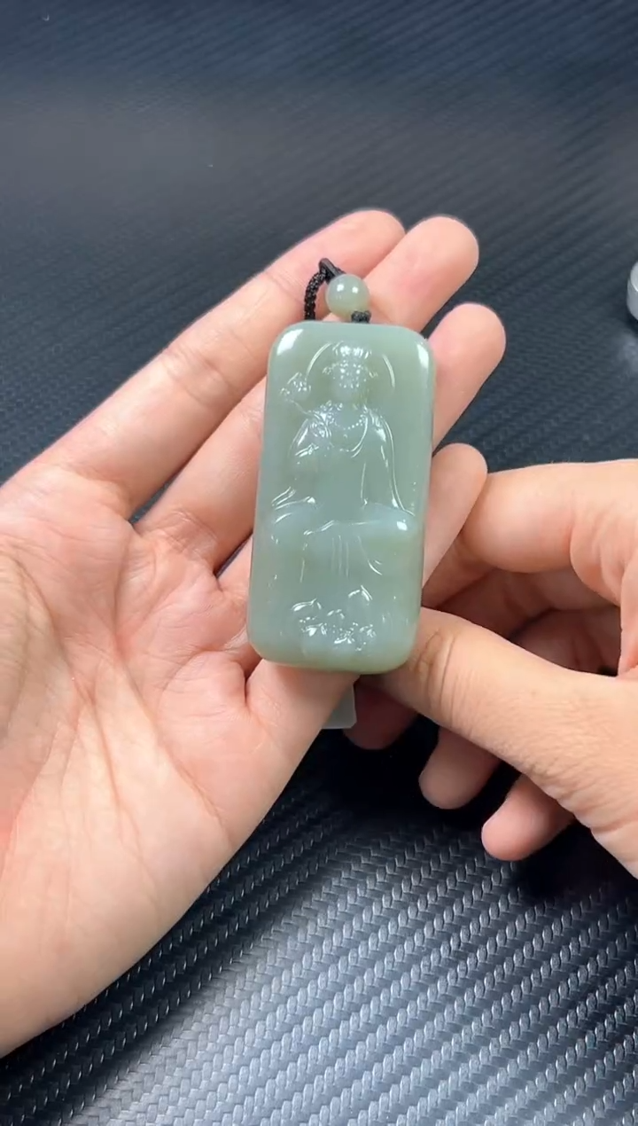 吊坠(赠链)未镶嵌和田玉且末微色差近矿