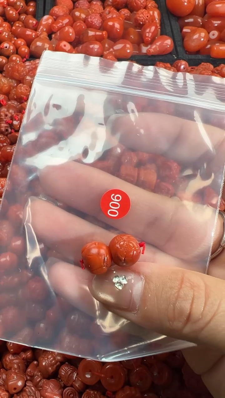 南红玛瑙未镶嵌颈饰1