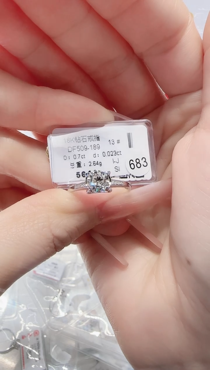 18K金镶嵌戒指/指环钻石戒指