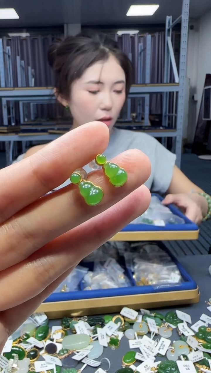 和田玉18K金镶嵌耳饰1