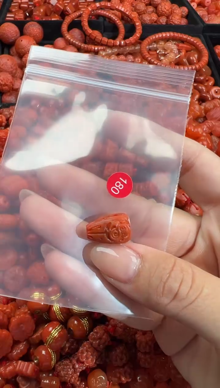 南红玛瑙未镶嵌颈饰1