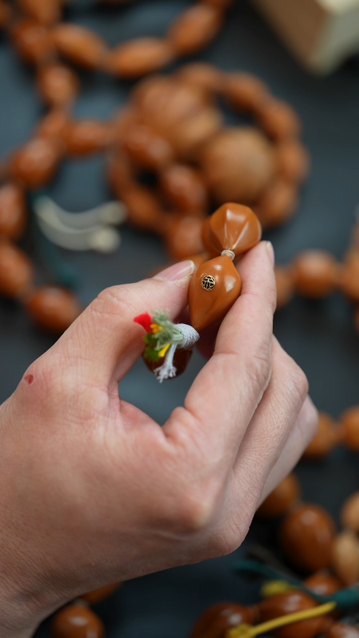 手串/手链橄榄核精抛三花小手捻带标款