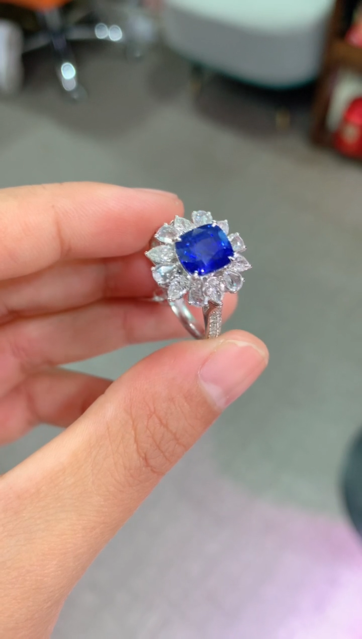 【闪购商品】蓝宝石戒指18K金镶嵌2.25CT