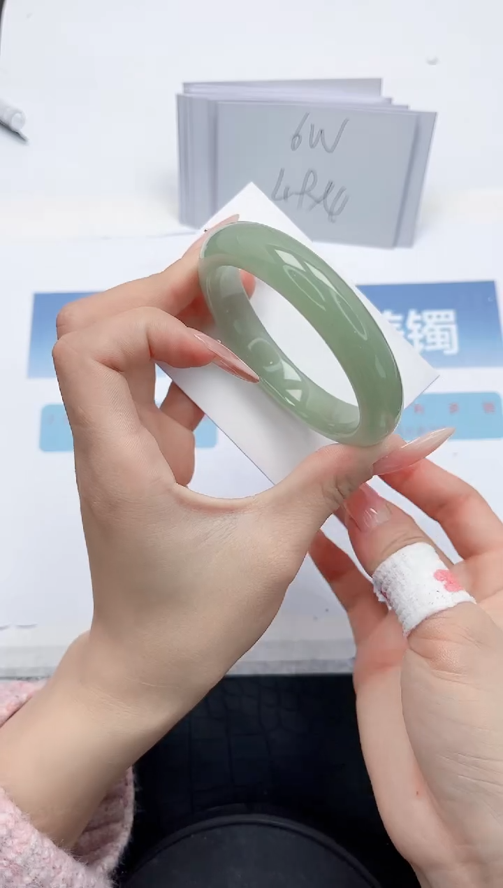 【闪购商品】石英质玉手镯未镶嵌L357-56.7