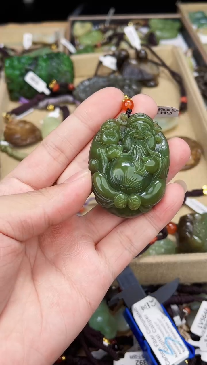 颈饰未镶嵌和田玉倾**剧1