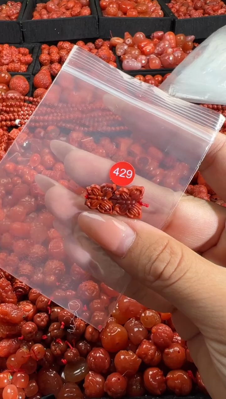 南红玛瑙未镶嵌颈饰1