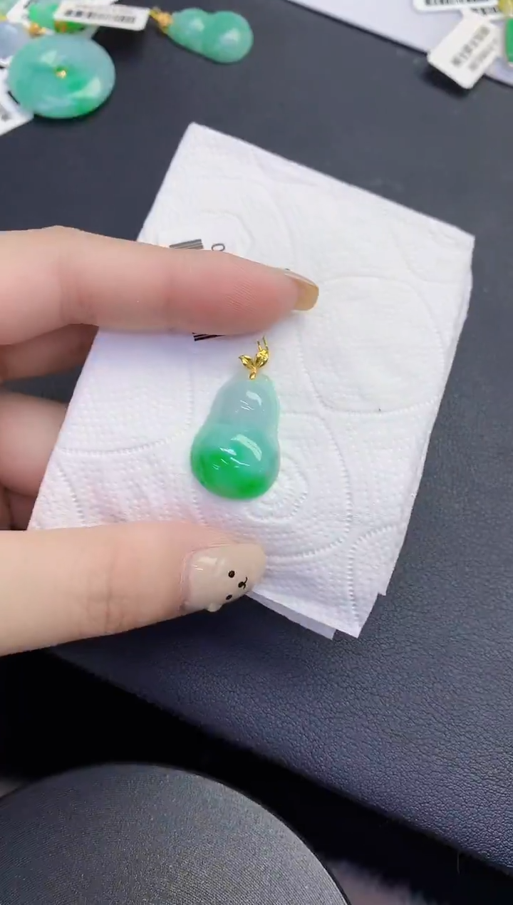 颈饰18K金镶嵌翡翠缅甸天然翡翠A货