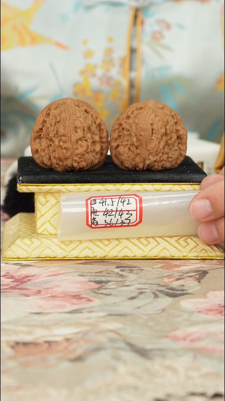 【闪购商品】文玩核桃把件赵喜满南将石