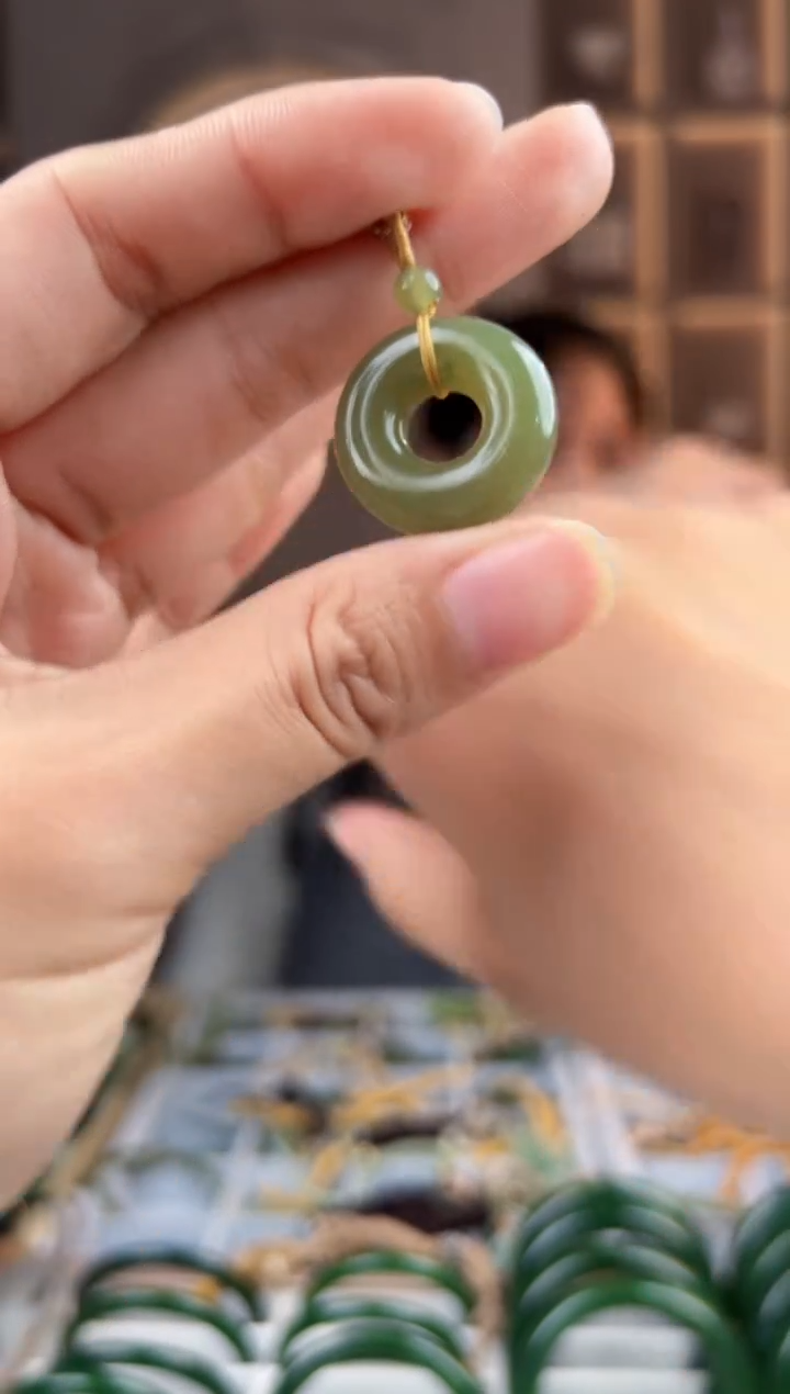 颈饰未镶嵌和田玉拍一发一，拍一发一