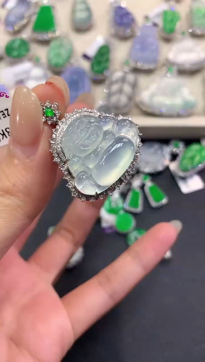 【闪购商品】翡翠吊坠(不含链)18K金镶嵌q90        