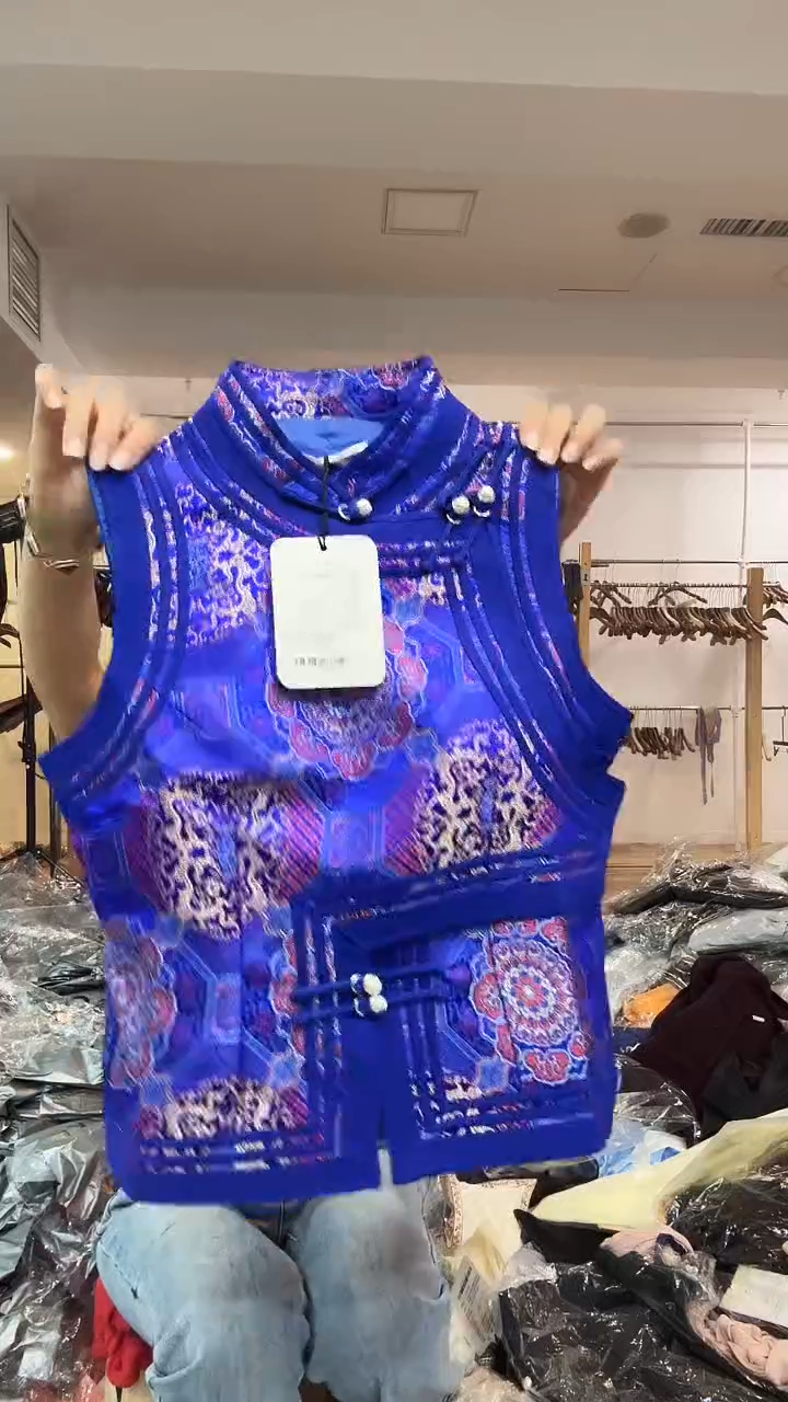 马甲       M码       80-110斤