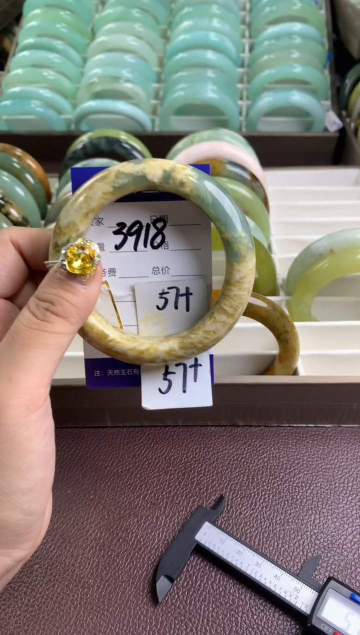 【闪购商品】蛇纹石玉手镯未镶嵌3918