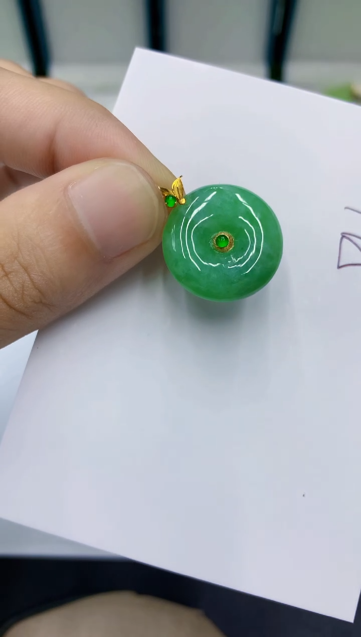 颈饰18K金镶嵌翡翠翡翠