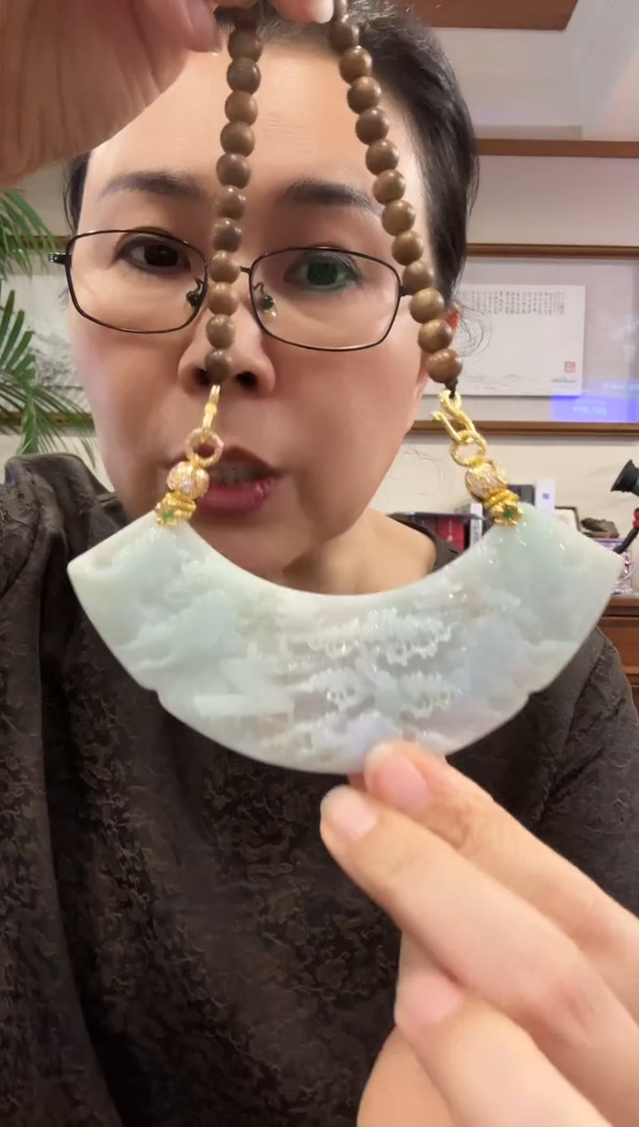 翡翠未镶嵌颈饰国风