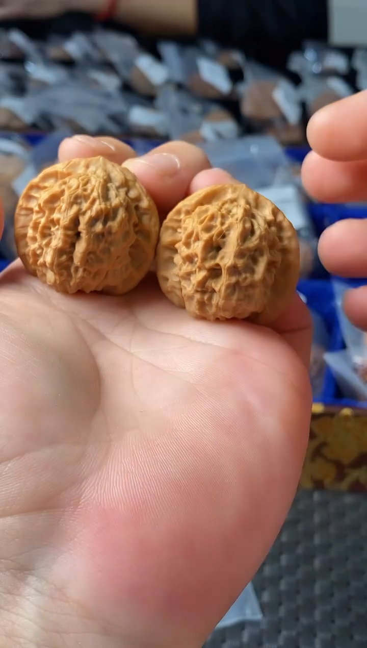 把件文玩核桃全品鱼籽纹35尺