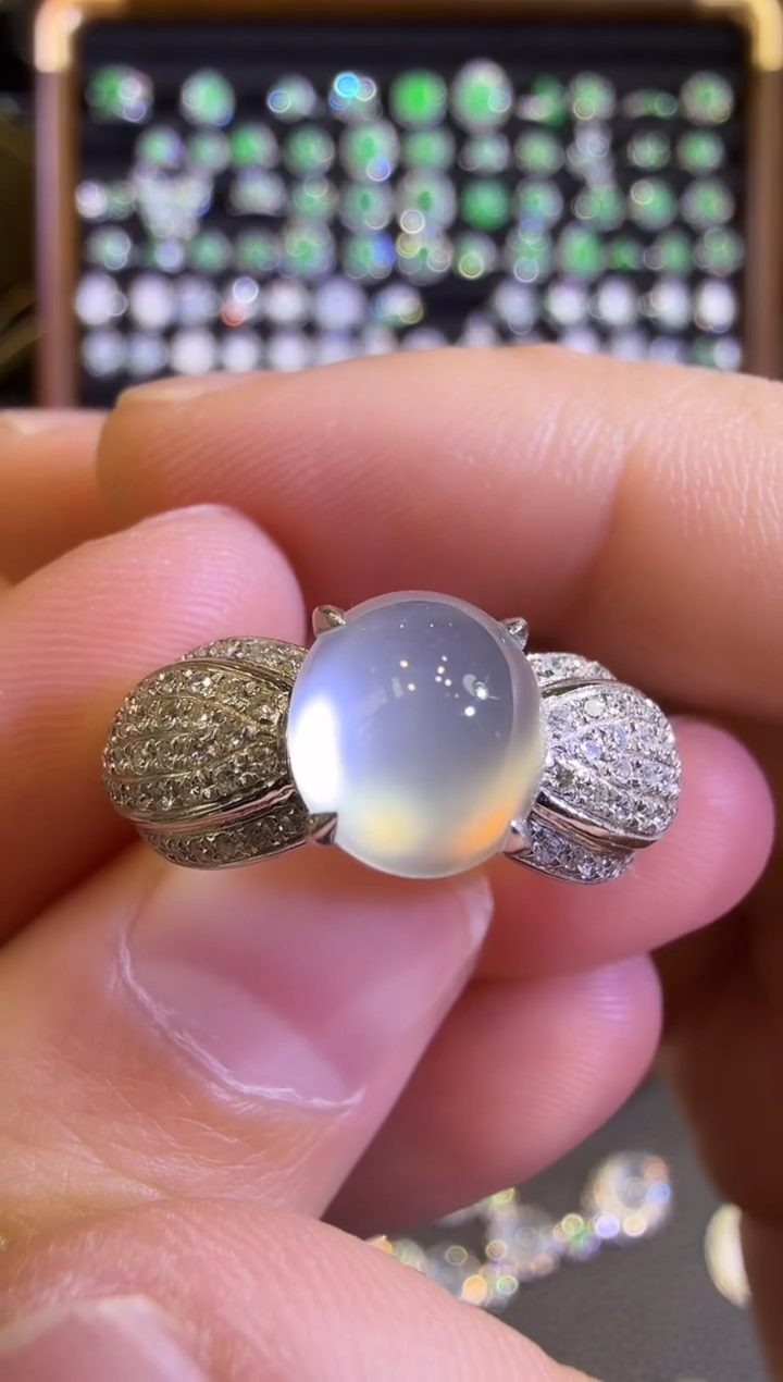 【闪购商品】翡翠18K金镶嵌戒指玻璃种极光白蛋面戒指