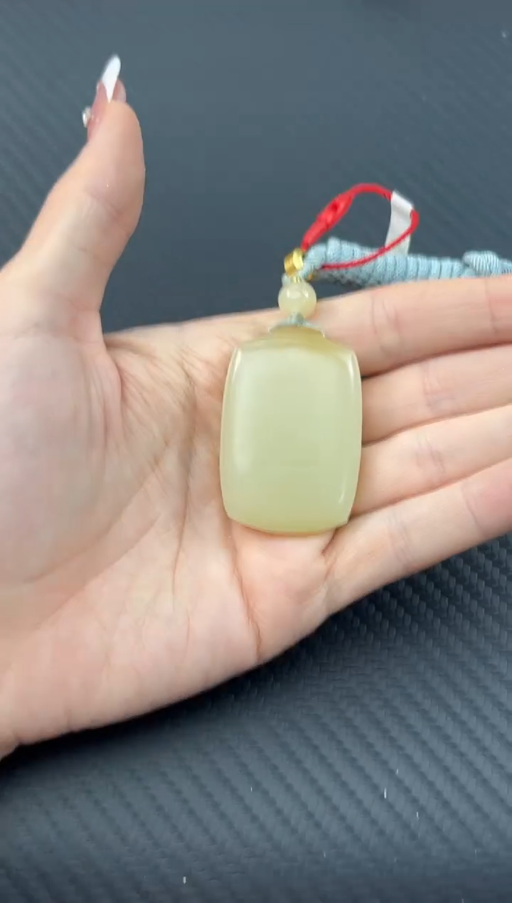 【闪购商品】和田玉吊坠(赠链)未镶嵌且末金山微色差吊坠