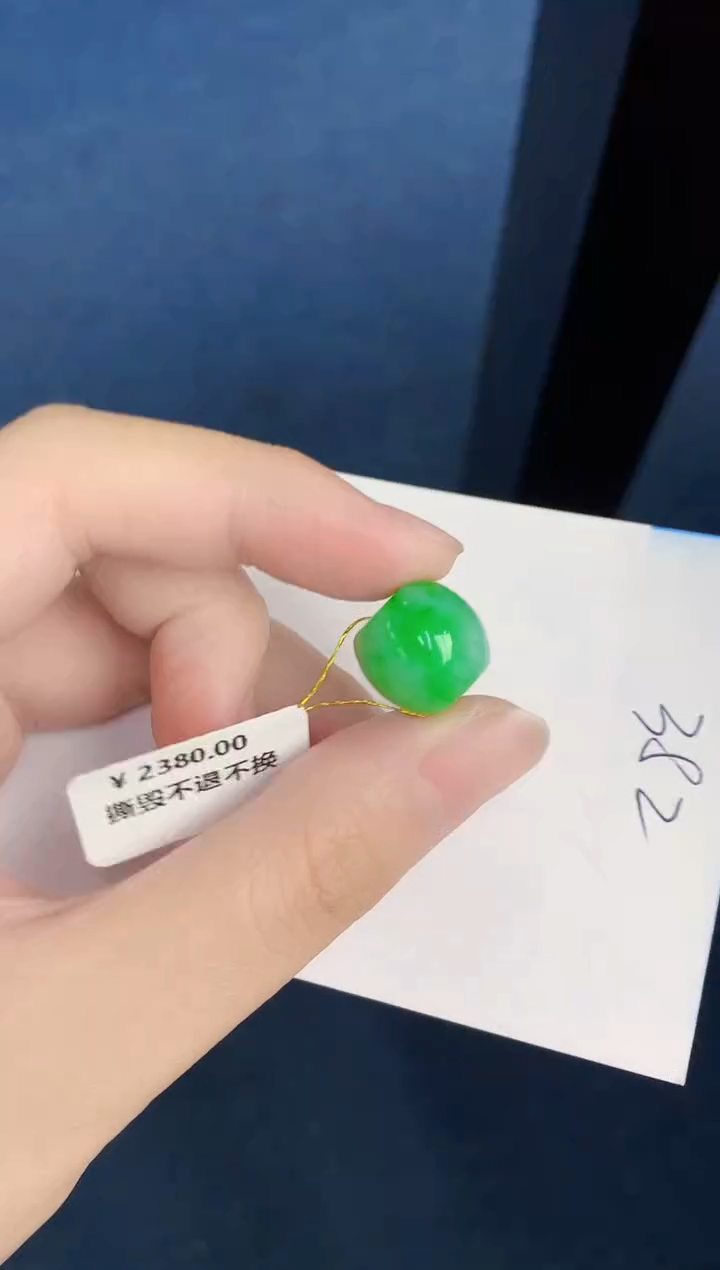 翡翠未镶嵌颈饰0000000000