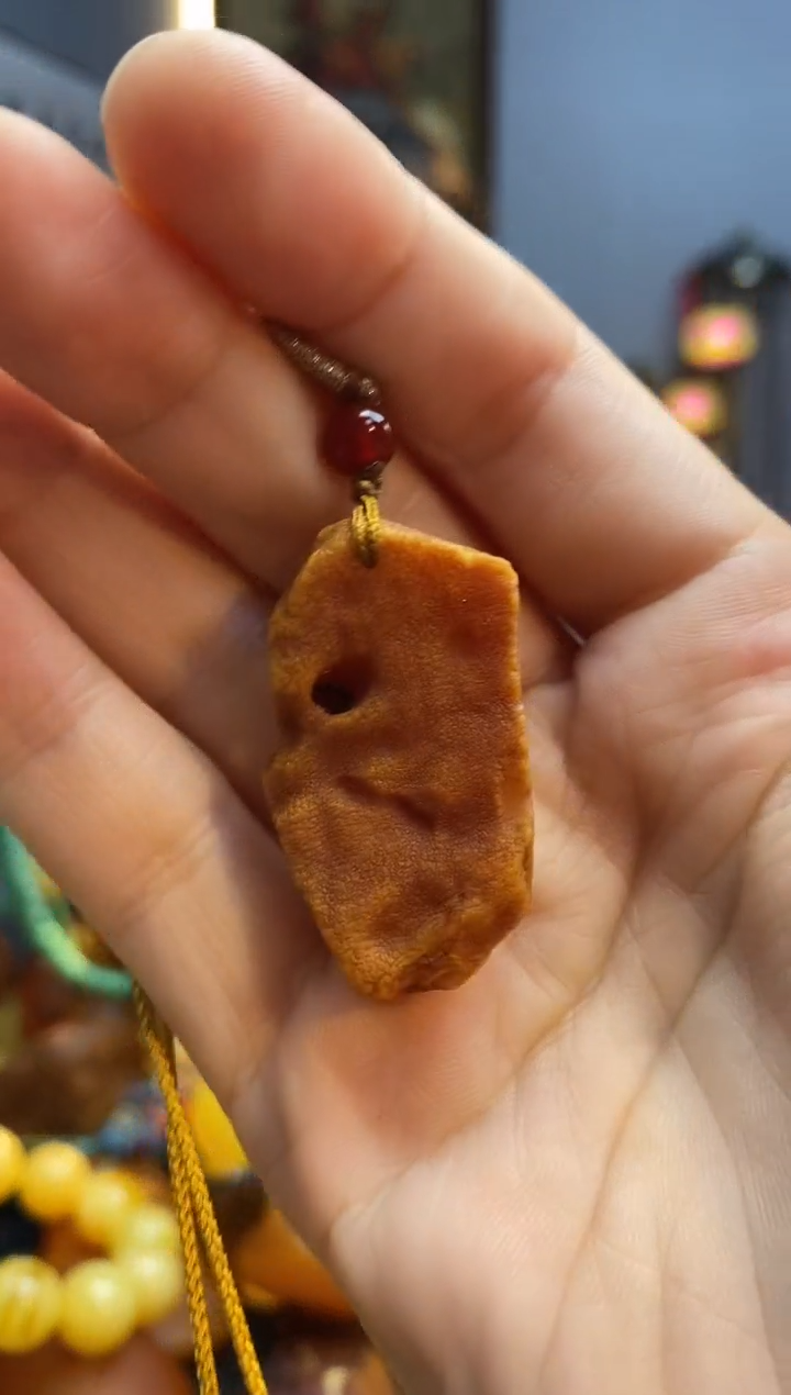 琥珀颈饰未镶嵌吊坠