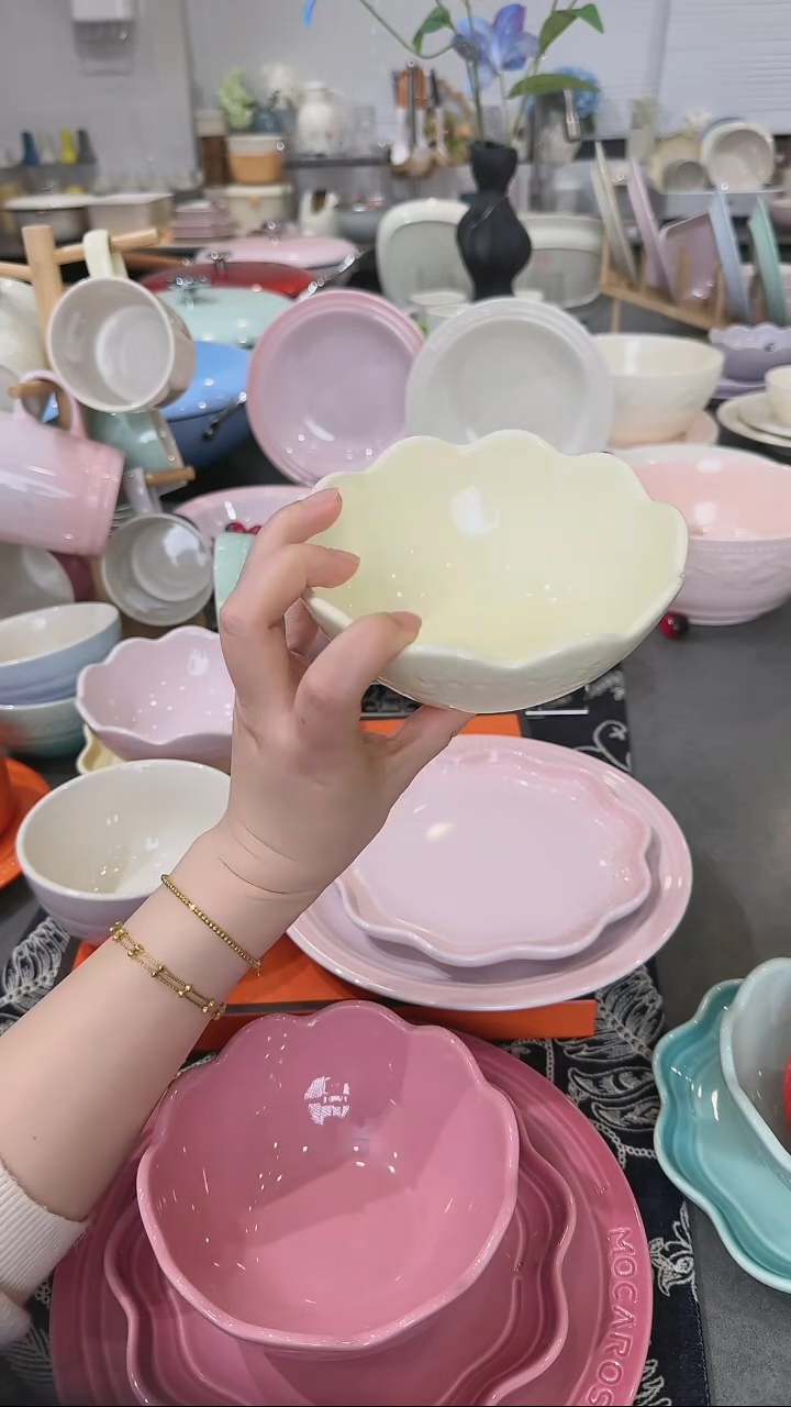 【闪购商品】瓷鹅绒黄炻彩花边碗14cm