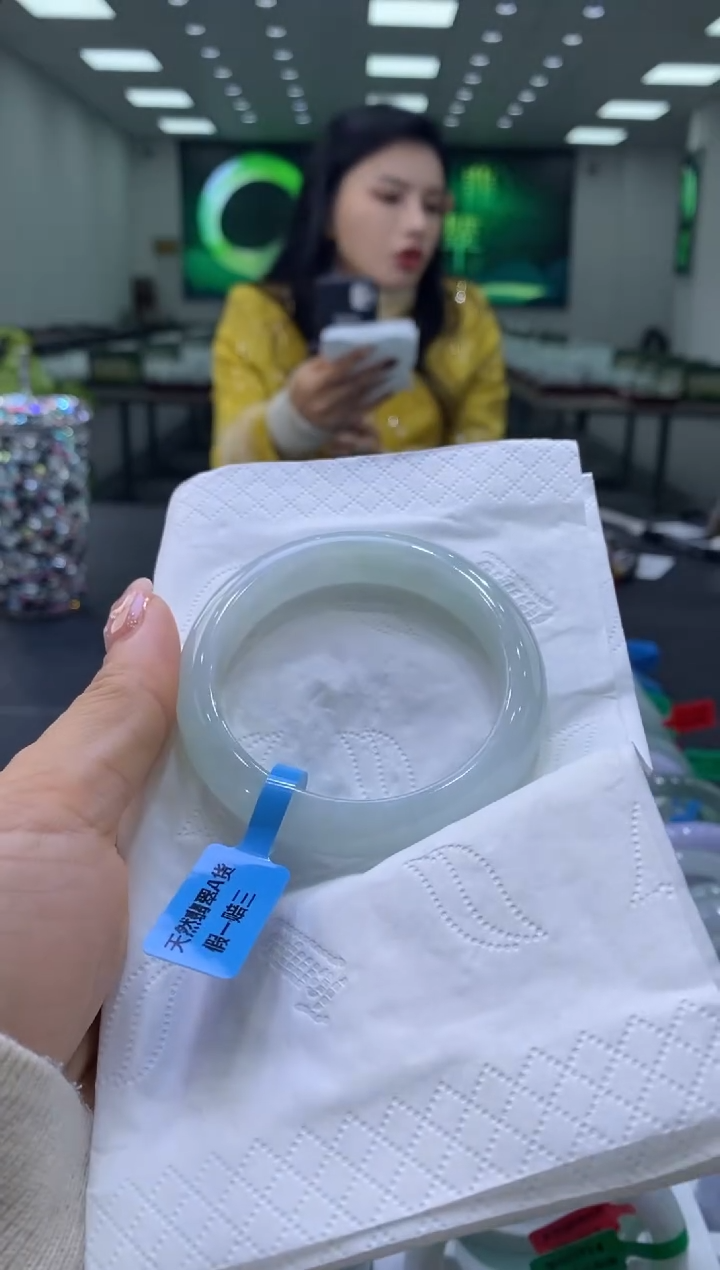 未镶嵌手镯翡翠?****⁰00003884