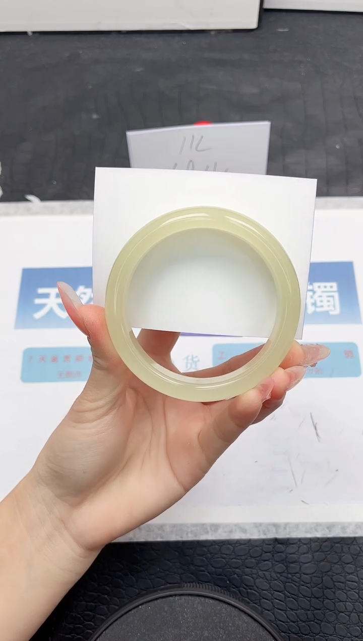 【闪购商品】石英质玉手镯未镶嵌142-60.8