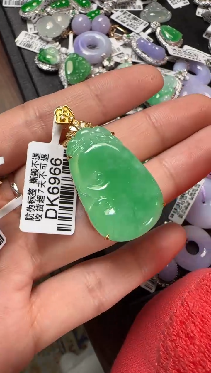 颈饰18K金镶嵌翡翠DK6966绿如意