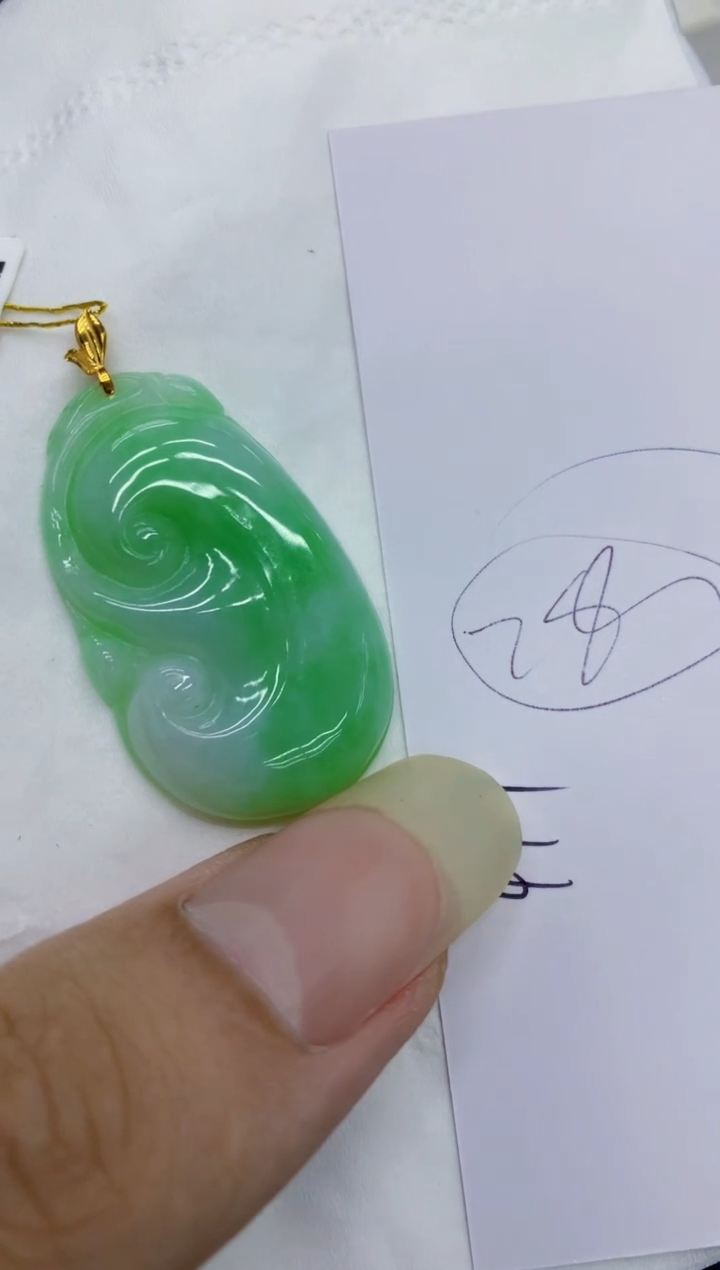 翡翠18K金镶嵌颈饰111111111111