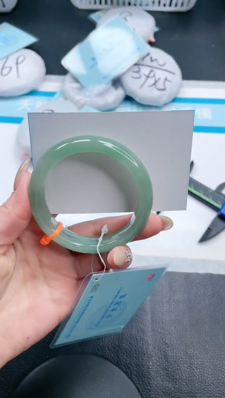 【闪购商品】石英质玉手镯未镶嵌18V213-56