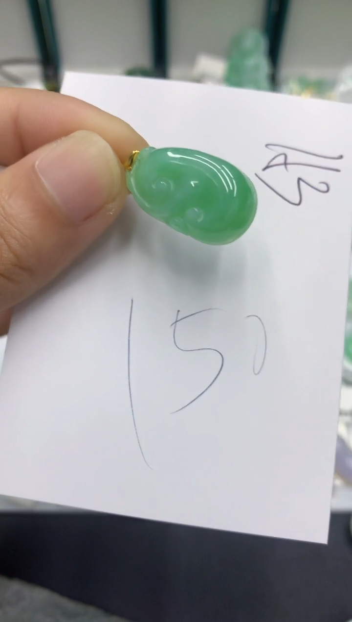 翡翠18K金镶嵌颈饰翡翠