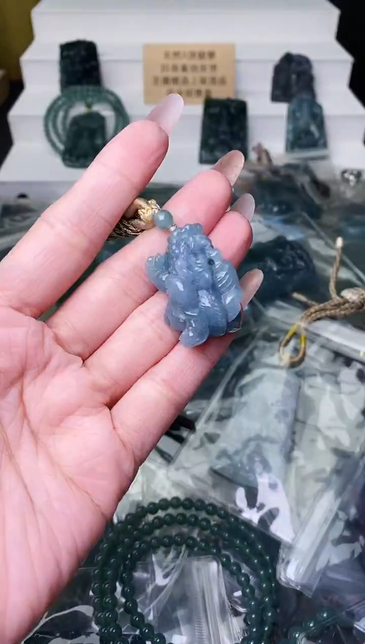 颈饰未镶嵌翡翠          