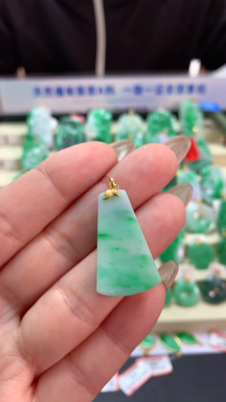 【闪购商品】翡翠吊坠(不含链)18K金镶嵌挂件