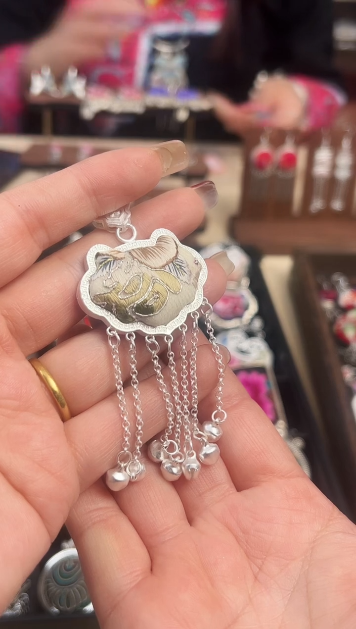 【闪购商品】织绣民族风老绣非遗饰品218