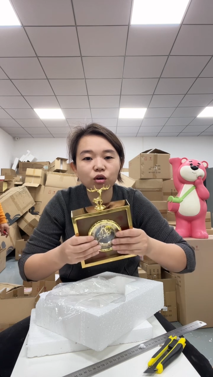 树脂正方形麋鹿钟表