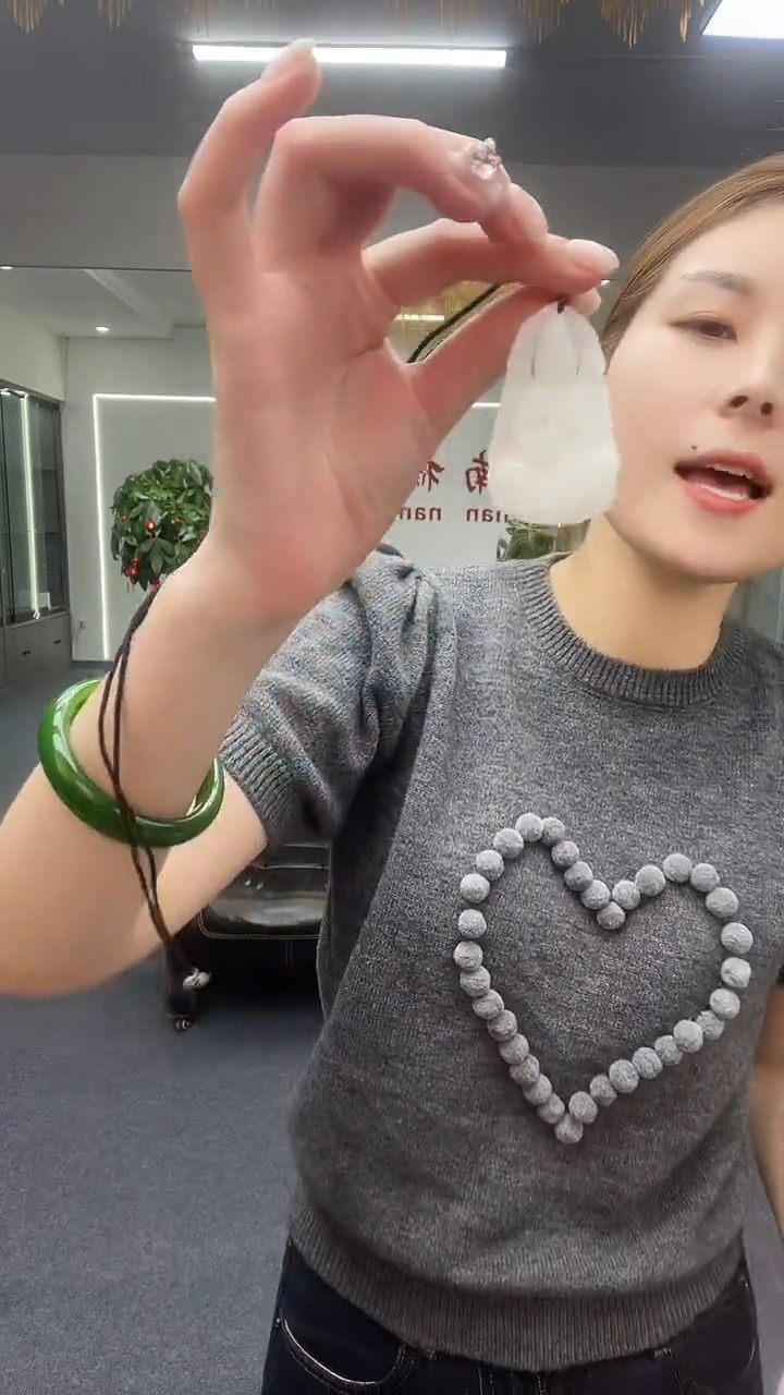 白色火苗观音吊坠多样性发货一件