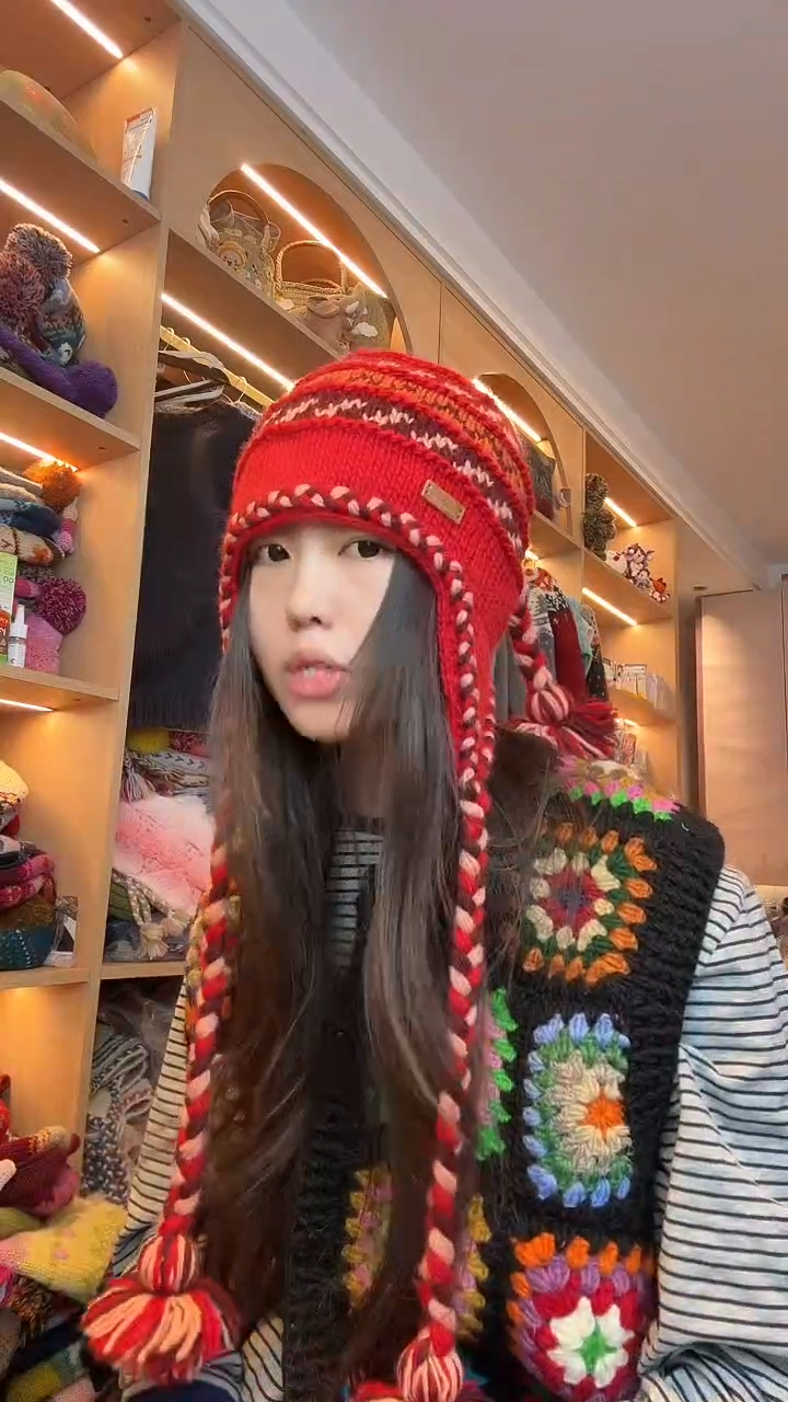 羊毛红色大辫子帽