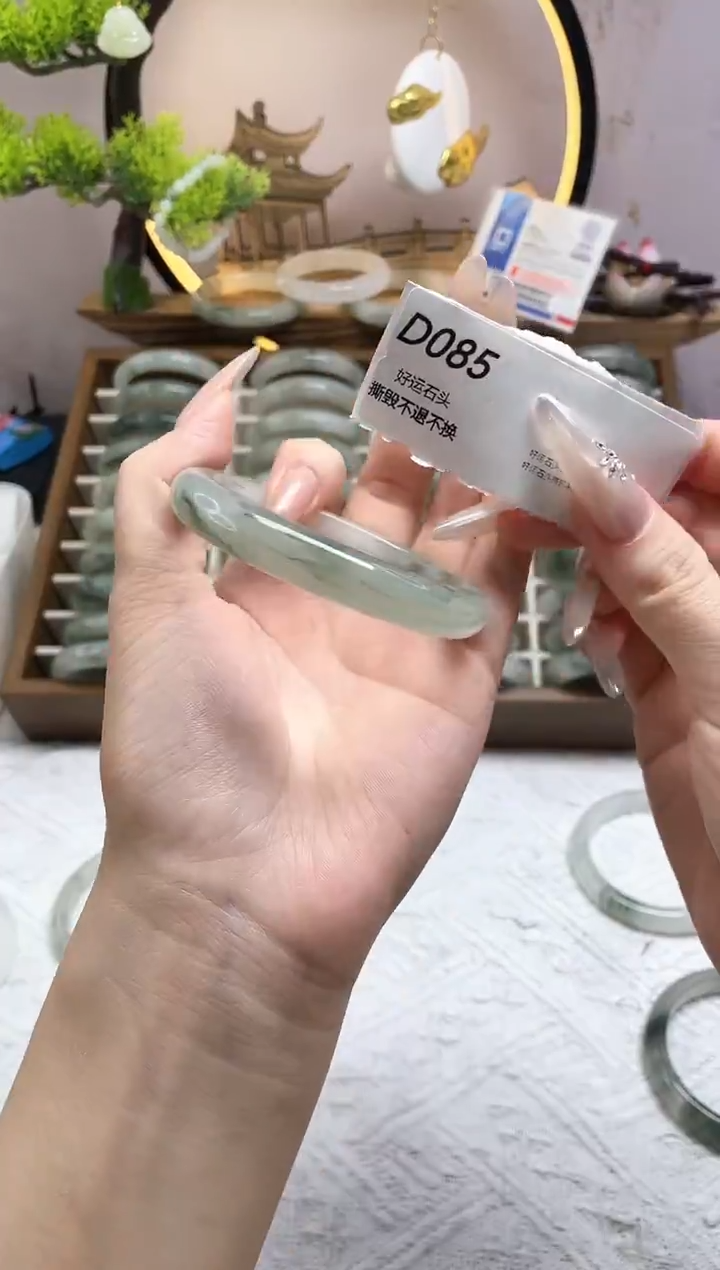 未镶嵌手镯石英质玉微瑕085