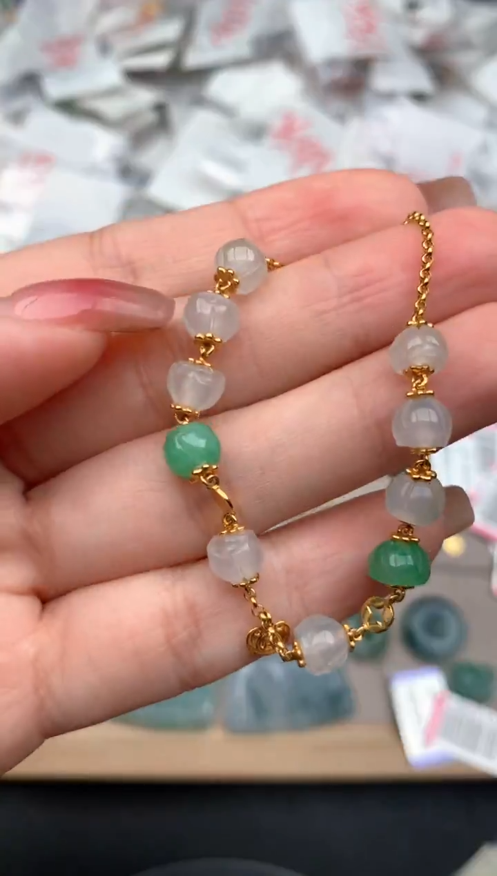 18K金镶嵌挂件翡翠一