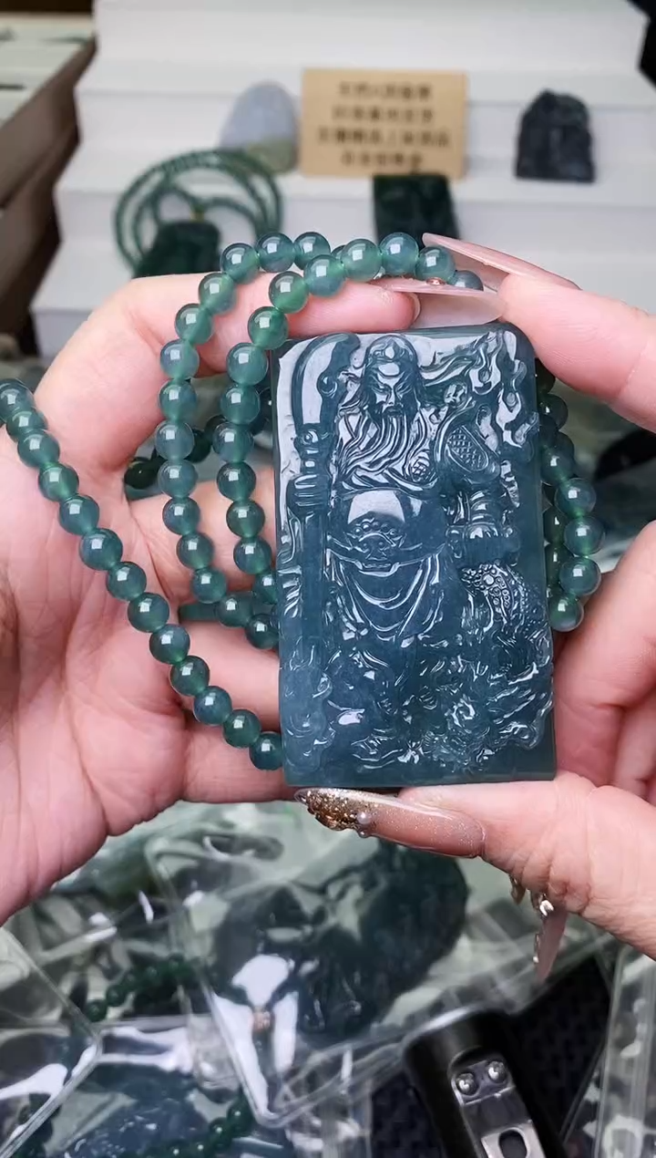 颈饰未镶嵌翡翠 