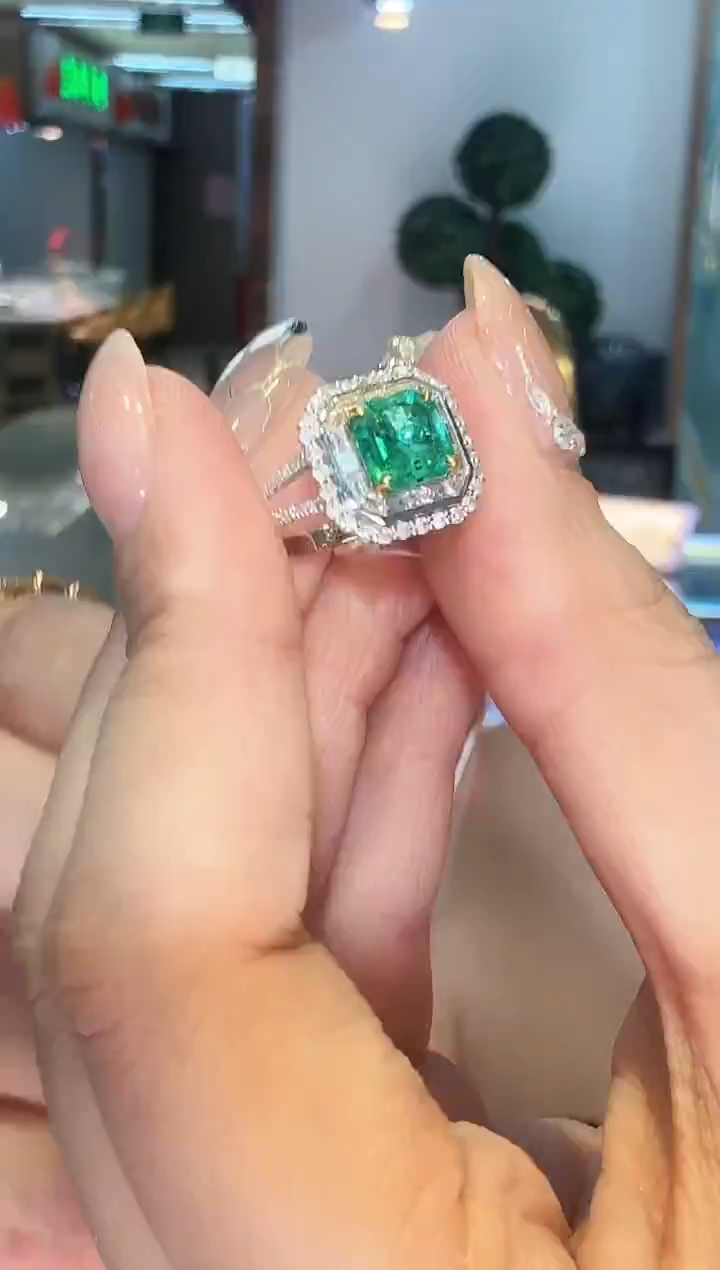 18K金镶嵌戒指祖母绿y字