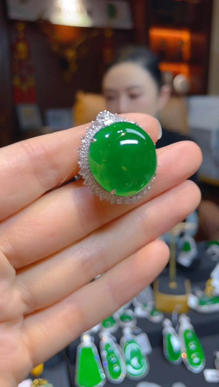 【闪购商品】翡翠戒指18K金镶嵌118733天然A货翡翠蛋面戒指