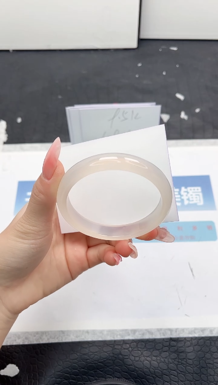 【闪购商品】石英质玉手镯未镶嵌180-57.3