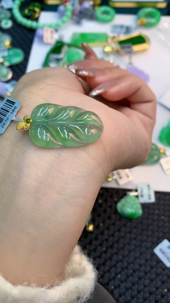 颈饰18K金镶嵌翡翠1