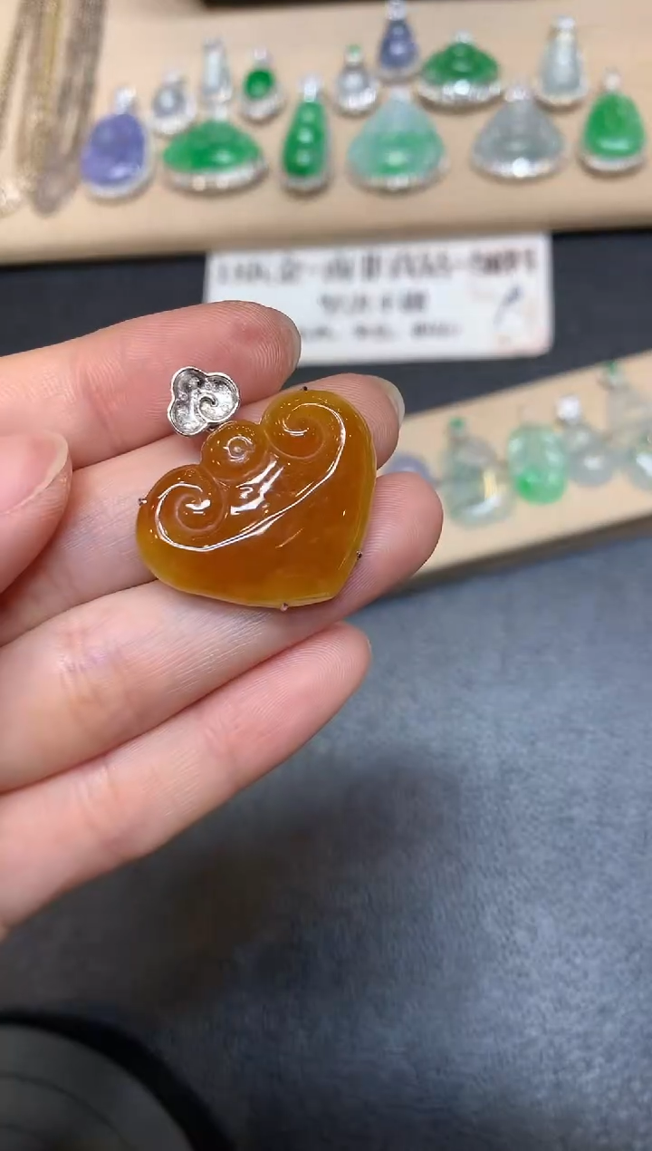 翡翠18K金镶嵌颈饰如意【无服务费】