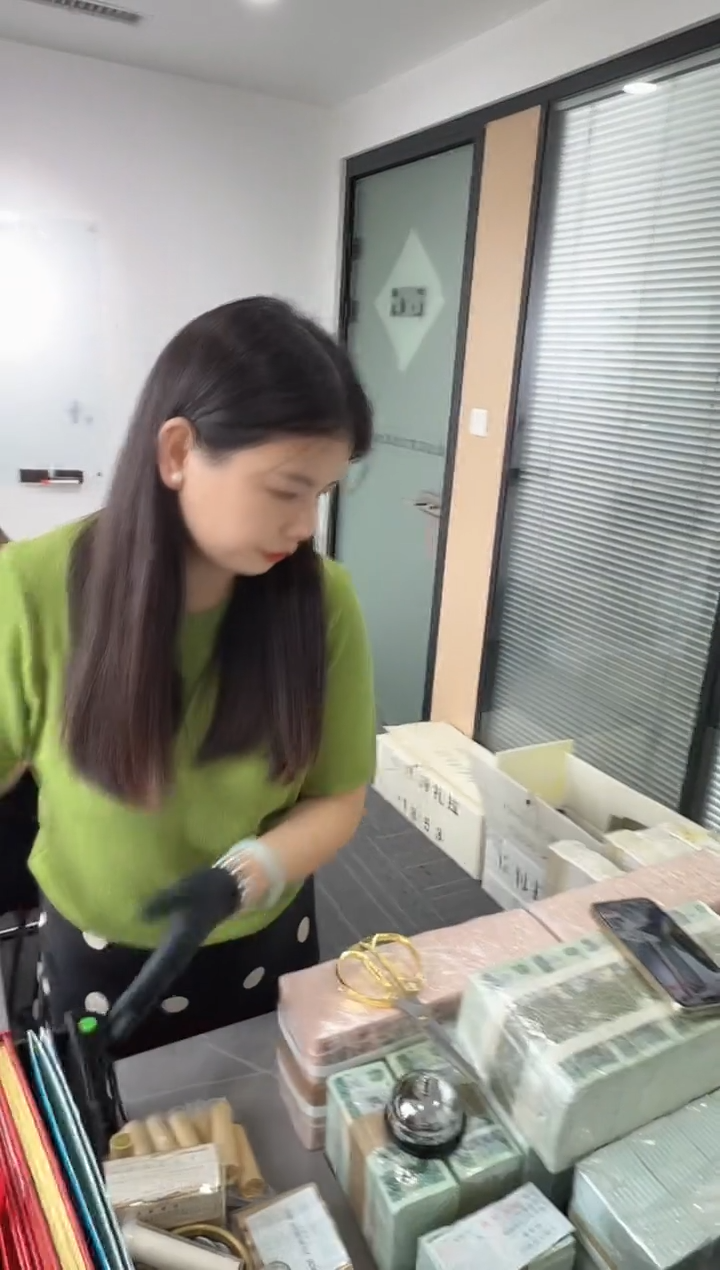 福利整捆千张连号 银行保真 01无4