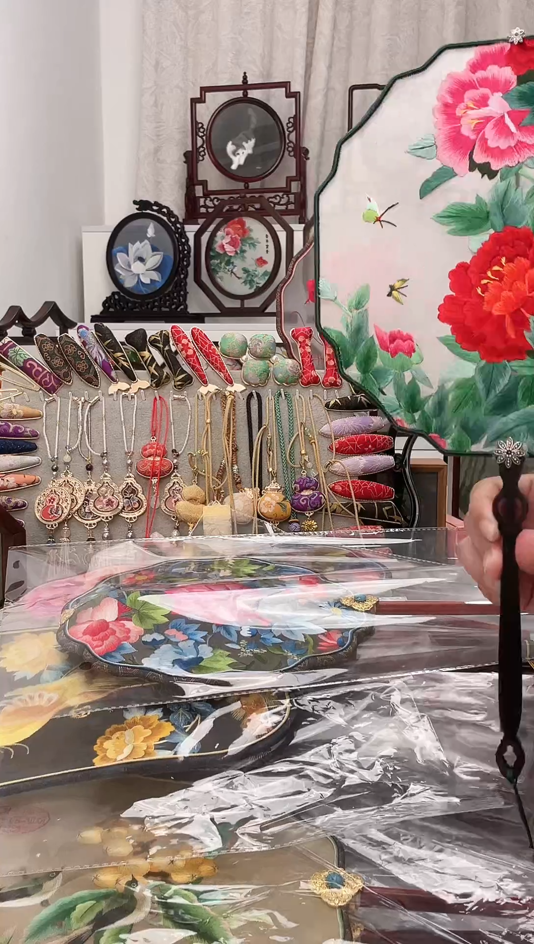 扇子苏绣作品手工团扇