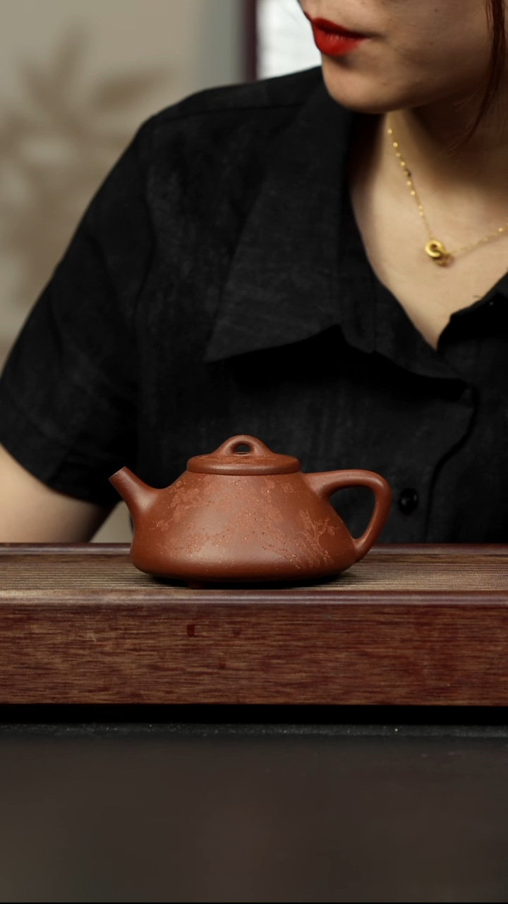 紫砂茶壶红降坡 刻绘墨梅 子冶石瓢