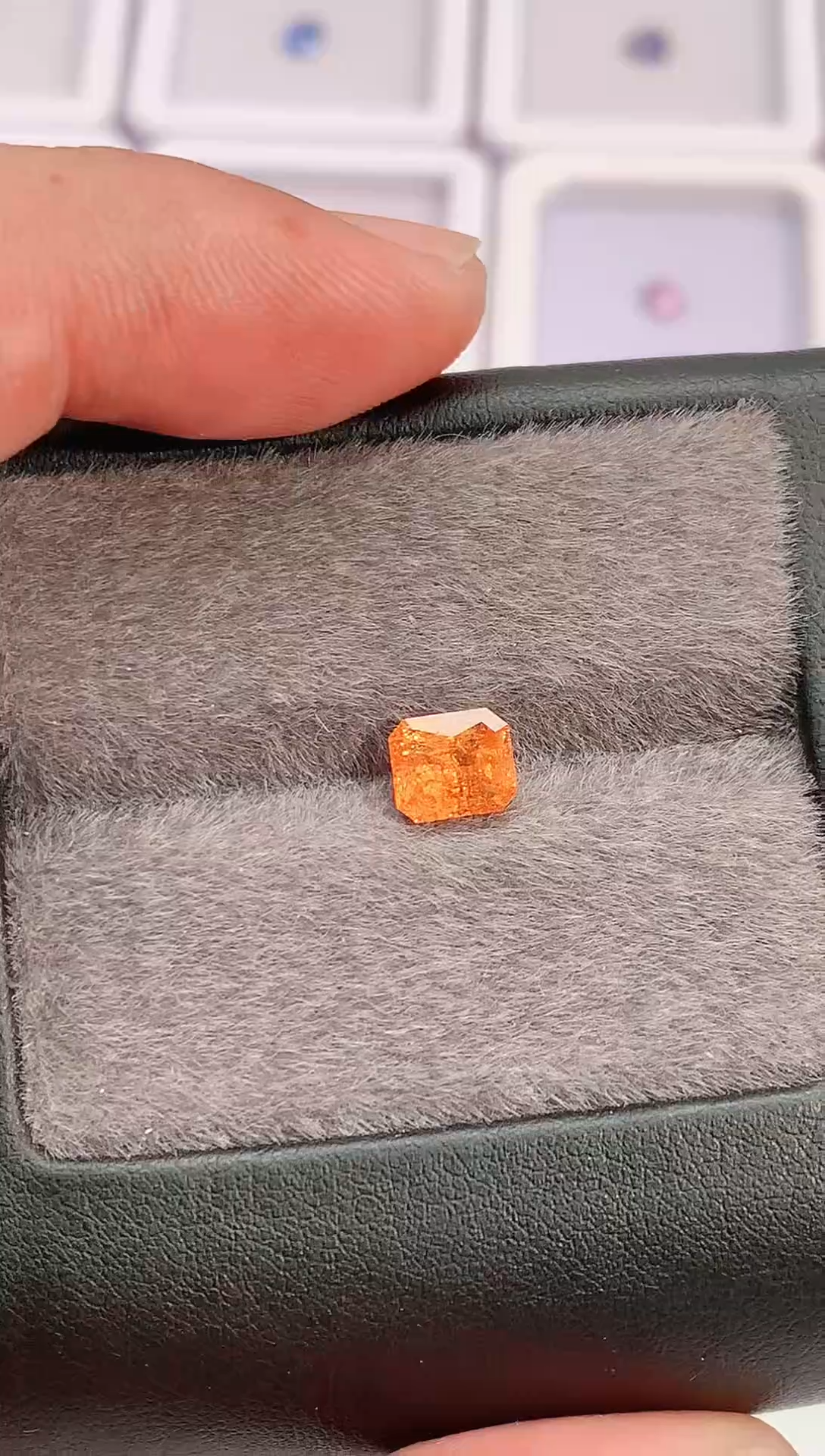 未镶嵌裸石石榴石（芬达石）1.79ct-天然芬达石
