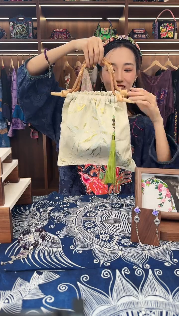 织绣L695黔东南苗族刺绣