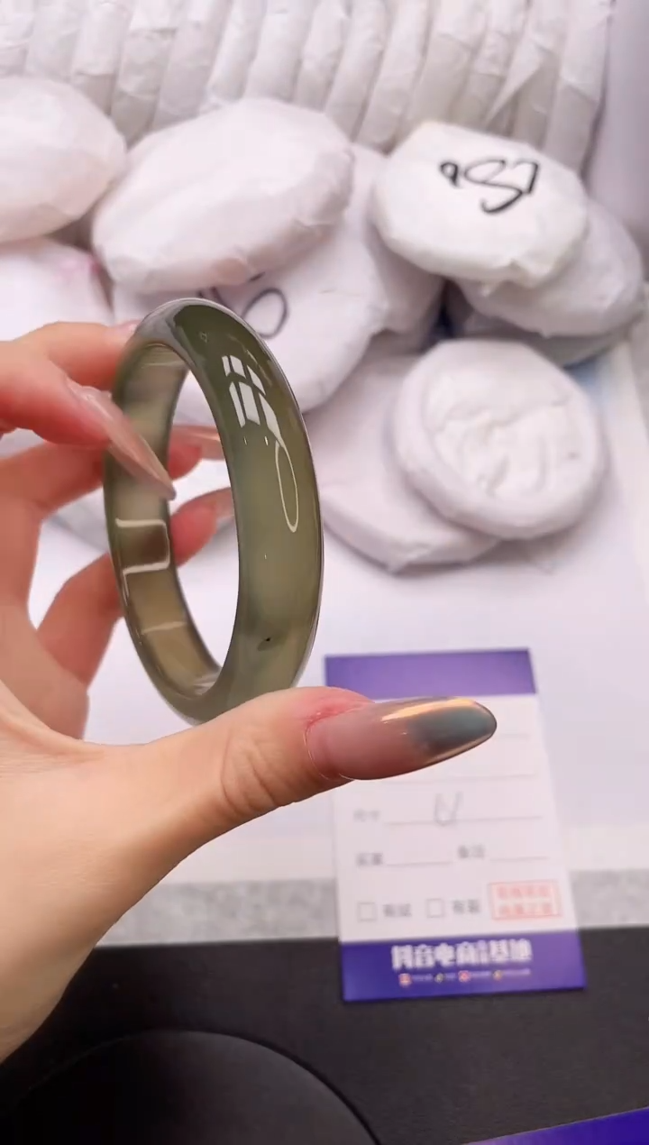 【闪购商品】石英质玉手镯未镶嵌5K501-61